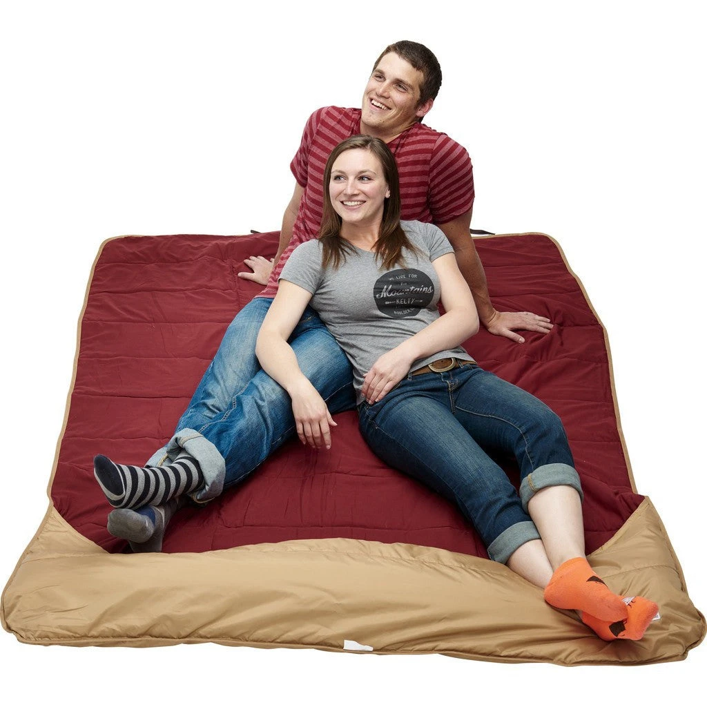 Kelty Shindig Blanket | Canyon Brown/Garnet Red/Lava 8 Kelty Shindig Blanket | Canyon Brown/Garnet Red/Lava - Image 8