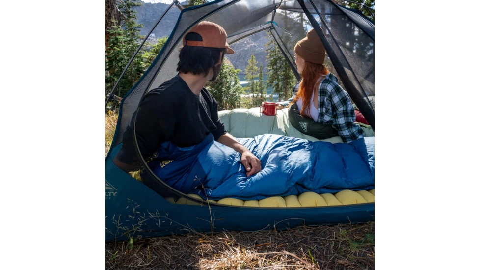 Kelty Cosmic 20 Deg 550 Down Sleeping Bag - Women's 20 Kelty Cosmic 20 Deg 550 Down Sleeping Bag - Women's - Image 20